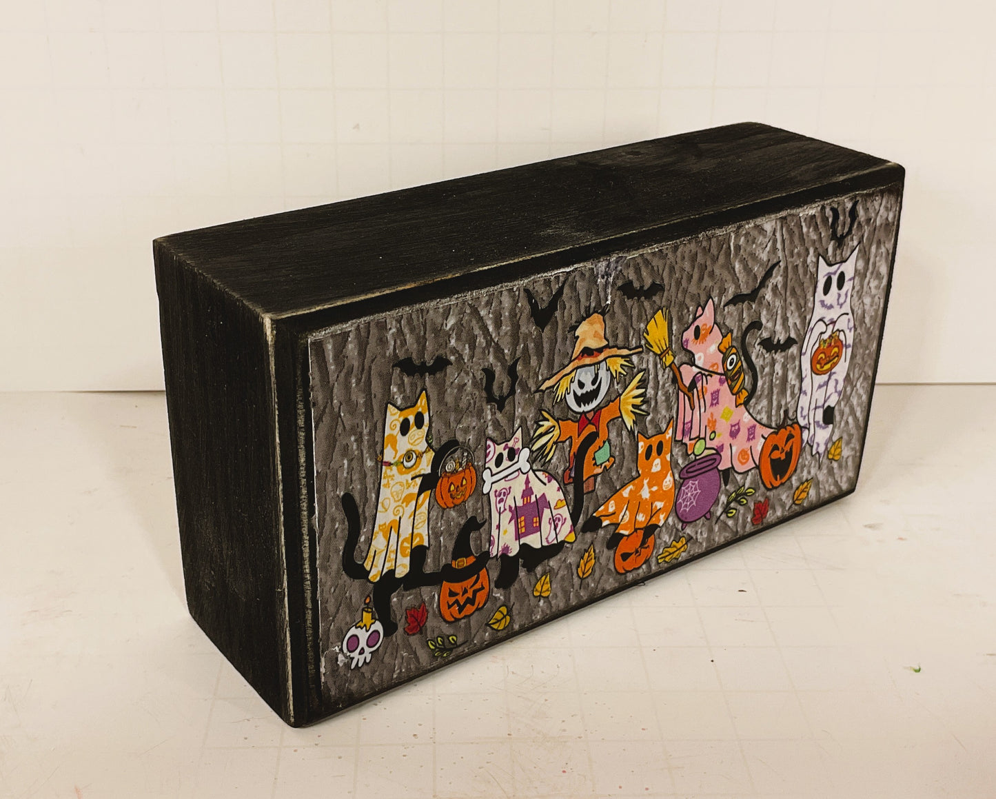 AGD Halloween Decor - Kitty Cats Happy Ghost Box Sign
