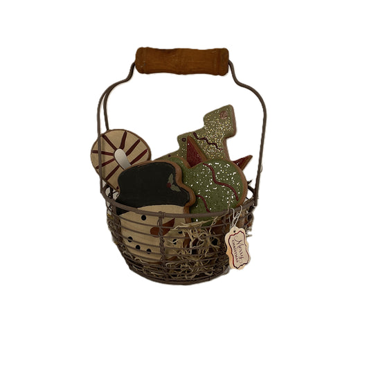 AGD Christmas Decor - Prim Gingerbread Cookies in Wire Basket