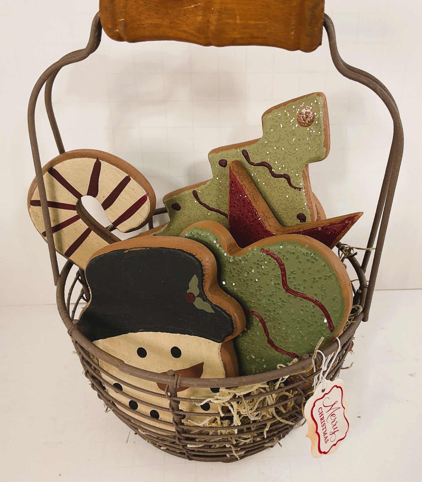 AGD Christmas Decor - Prim Gingerbread Cookies in Wire Basket