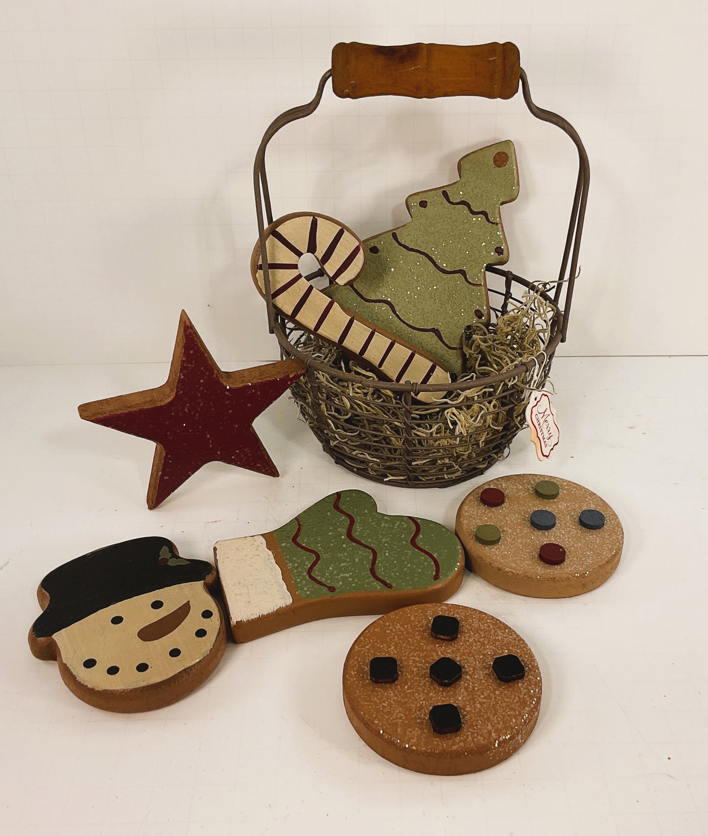 AGD Christmas Decor - Prim Gingerbread Cookies in Wire Basket