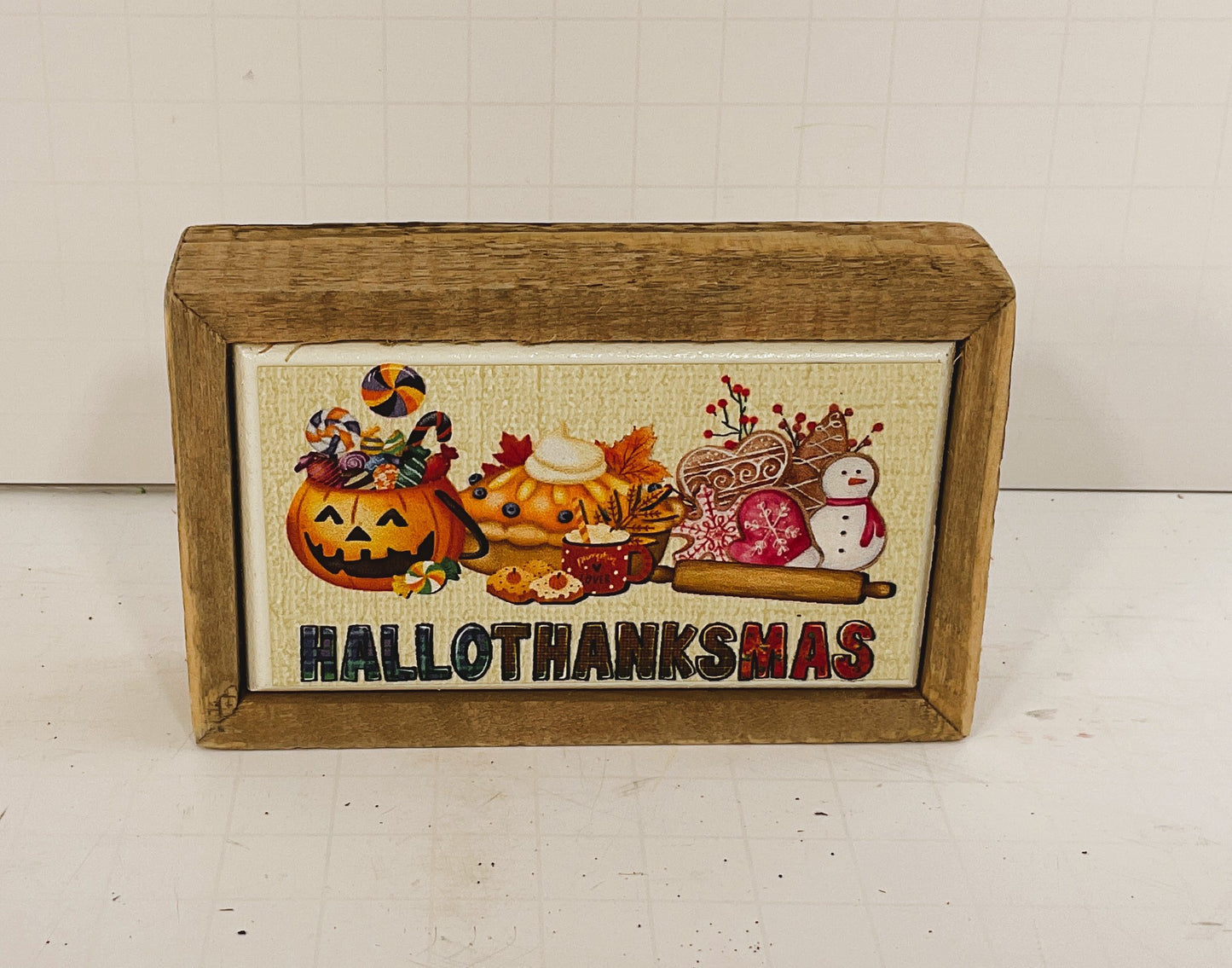 AGD Multi Season Hallothankmas Highland Cow Small Sign