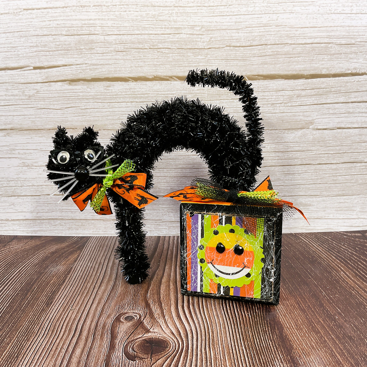 AGSD Halloween Decor - Small Tinsel Black Cat Happy Face Sign Tier Tray 2pc Set