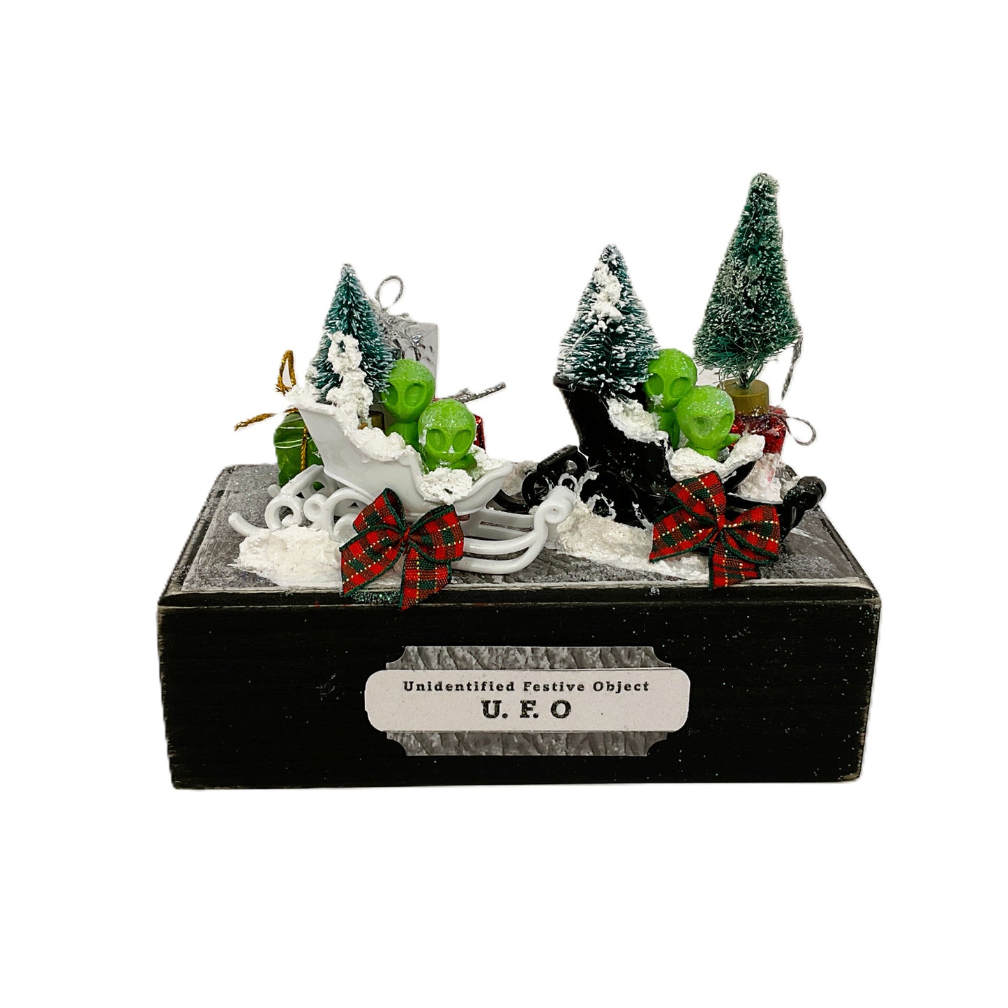 AGSD Christmas Decor - Green Alien UFO Festive Sled Display