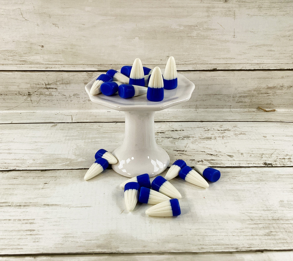 AGSD Craft Supply - Artificial FAKE Resin Dark Blue White Candy Corn