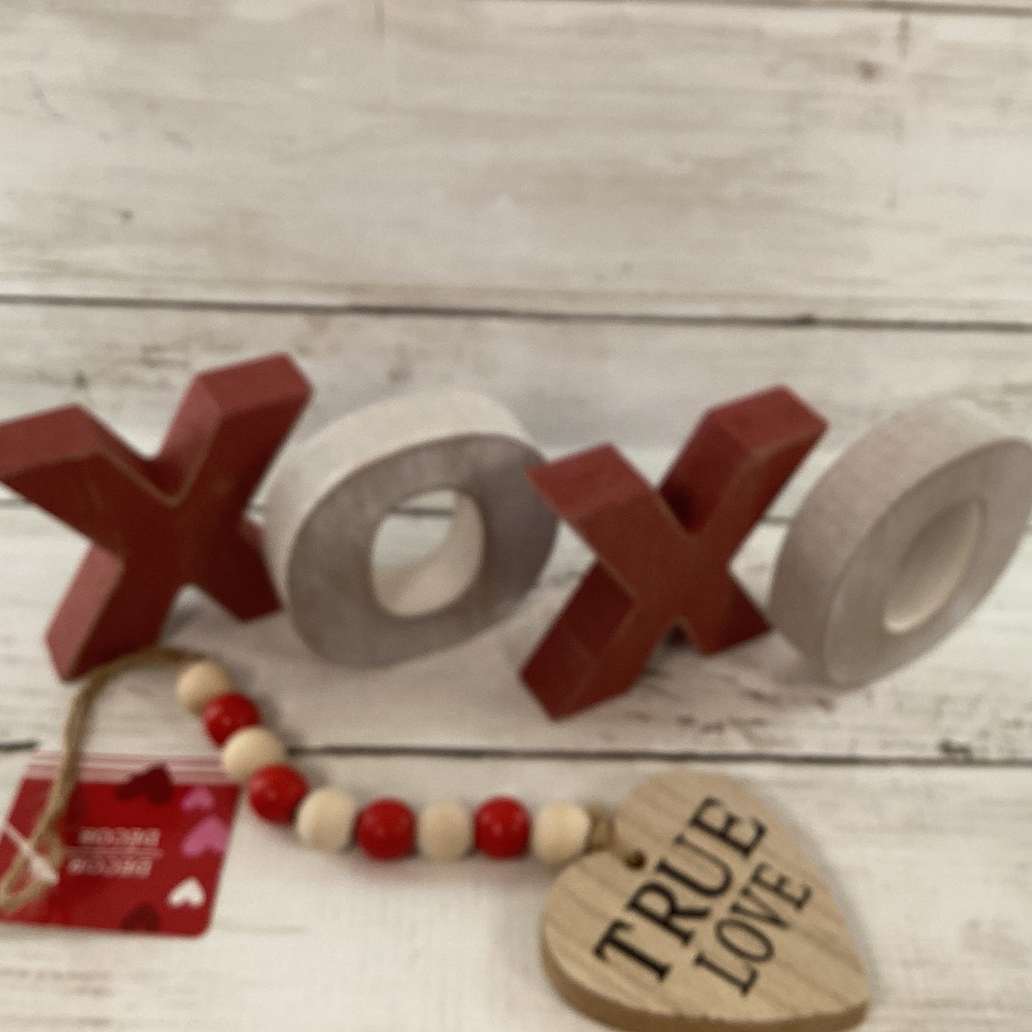 CWI Valentines Decor - XOXO Letters & Mini Garland Tier Tray