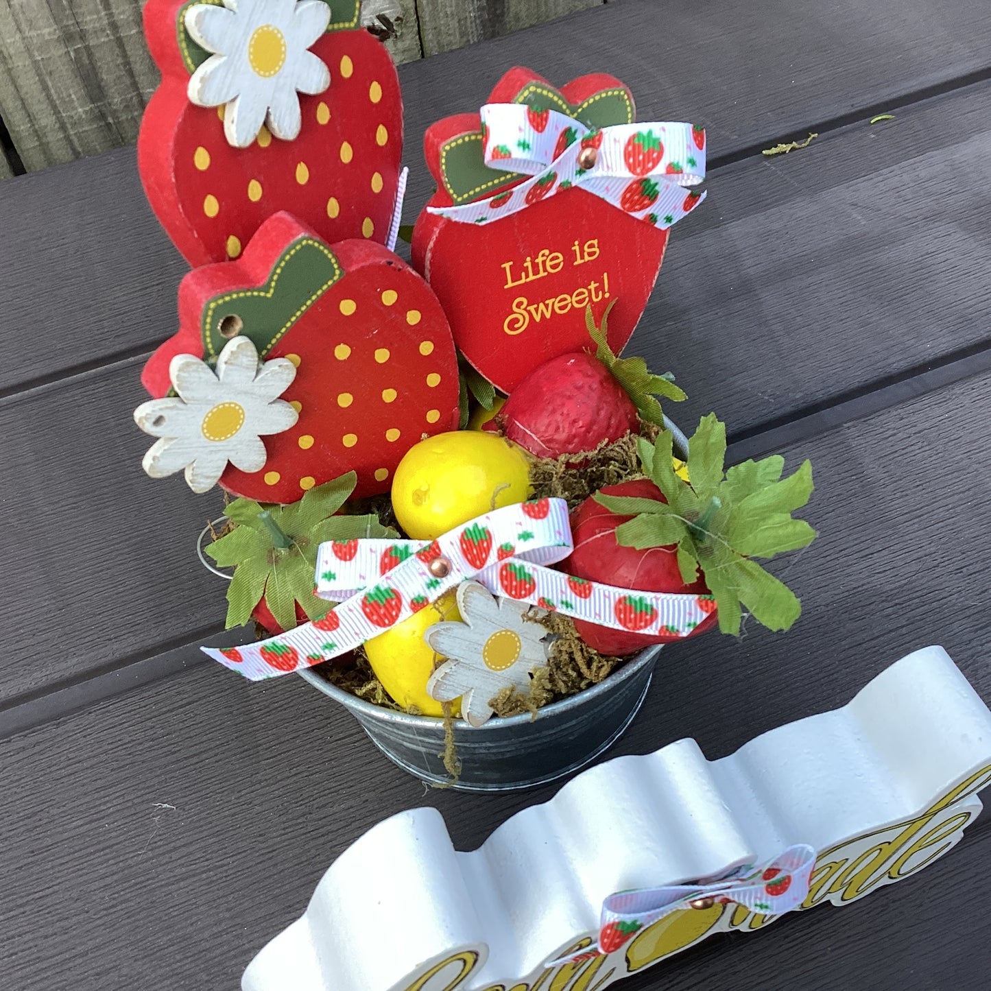 AGD Summer Decor - Strawberry Lemon Lemonade Theme Galvanized Tub Display