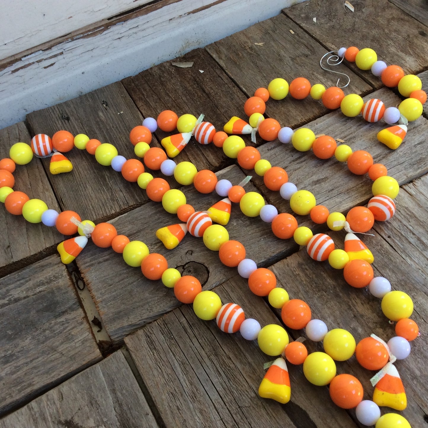 AGD Halloween Decor – Candy Corn Chunky Bead String Garland