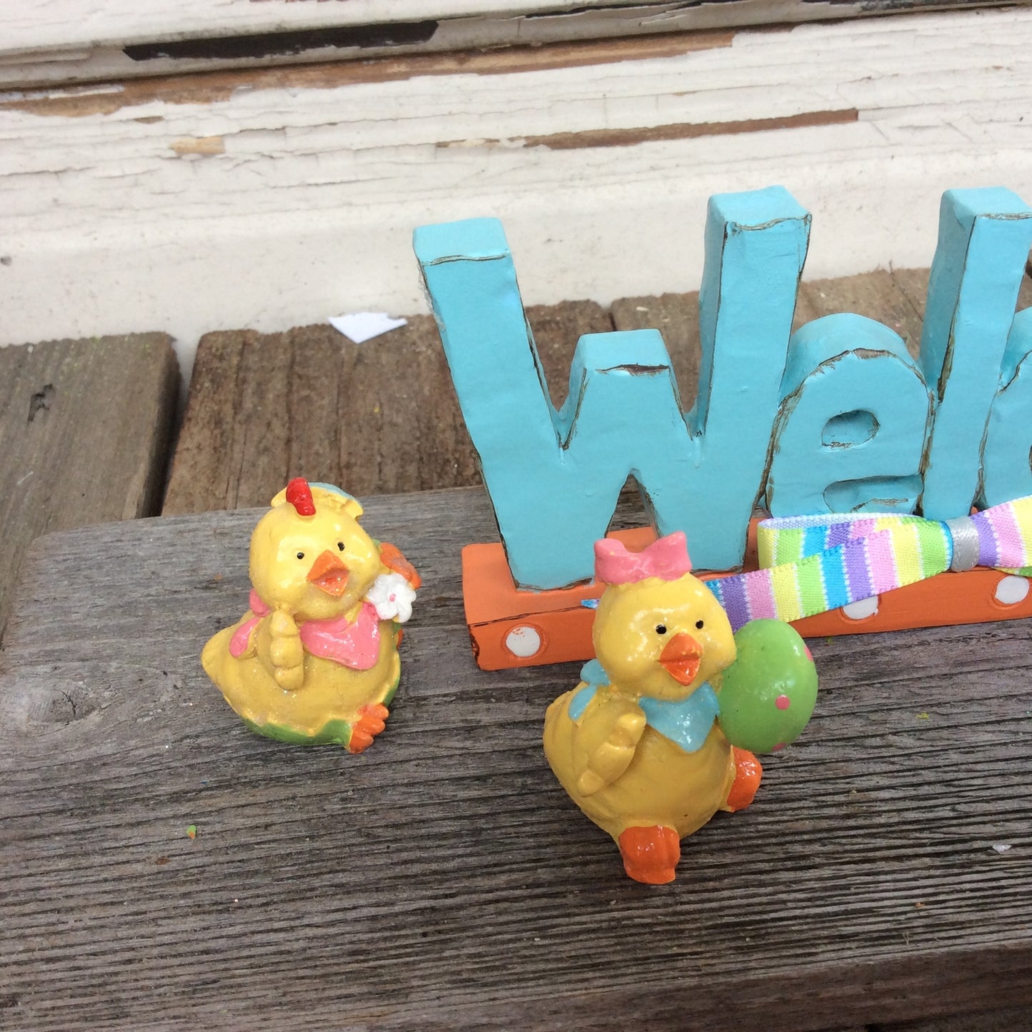 AGD Easter Decor - Welcome Sign with Miniature Chicks
