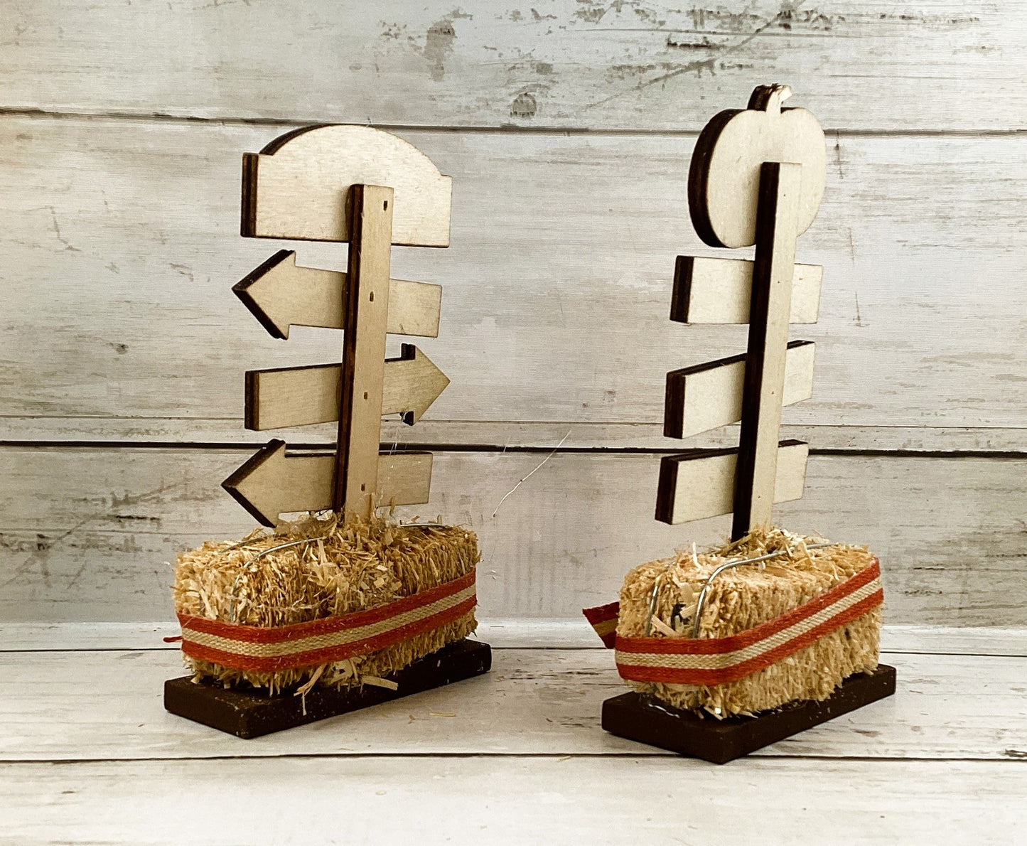 AGD Fall Decor - Directional Sign in Bale of Hay 2pc Set