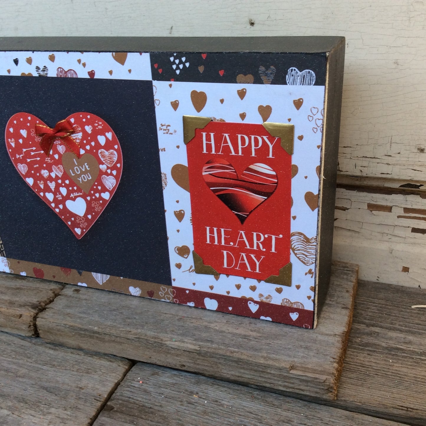 AGD Valentines Decor -Happy Heart Day Heart Of Gold Box Sign