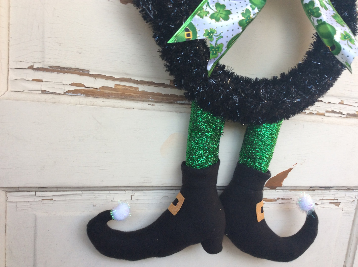 AGD Saint Patricks Decor - Green Black Cat Hat and Legs Tinsel Wreath