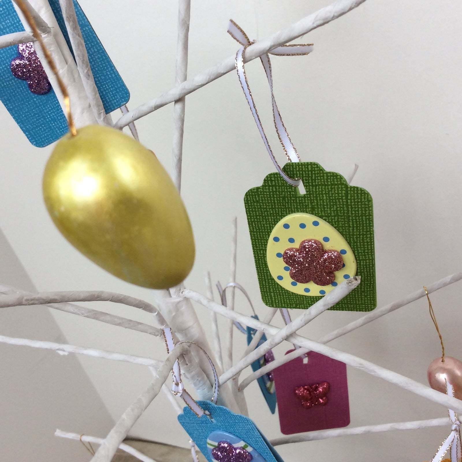 AGD Easter Decor - 2ft White Wire Tree with Ornaments #68