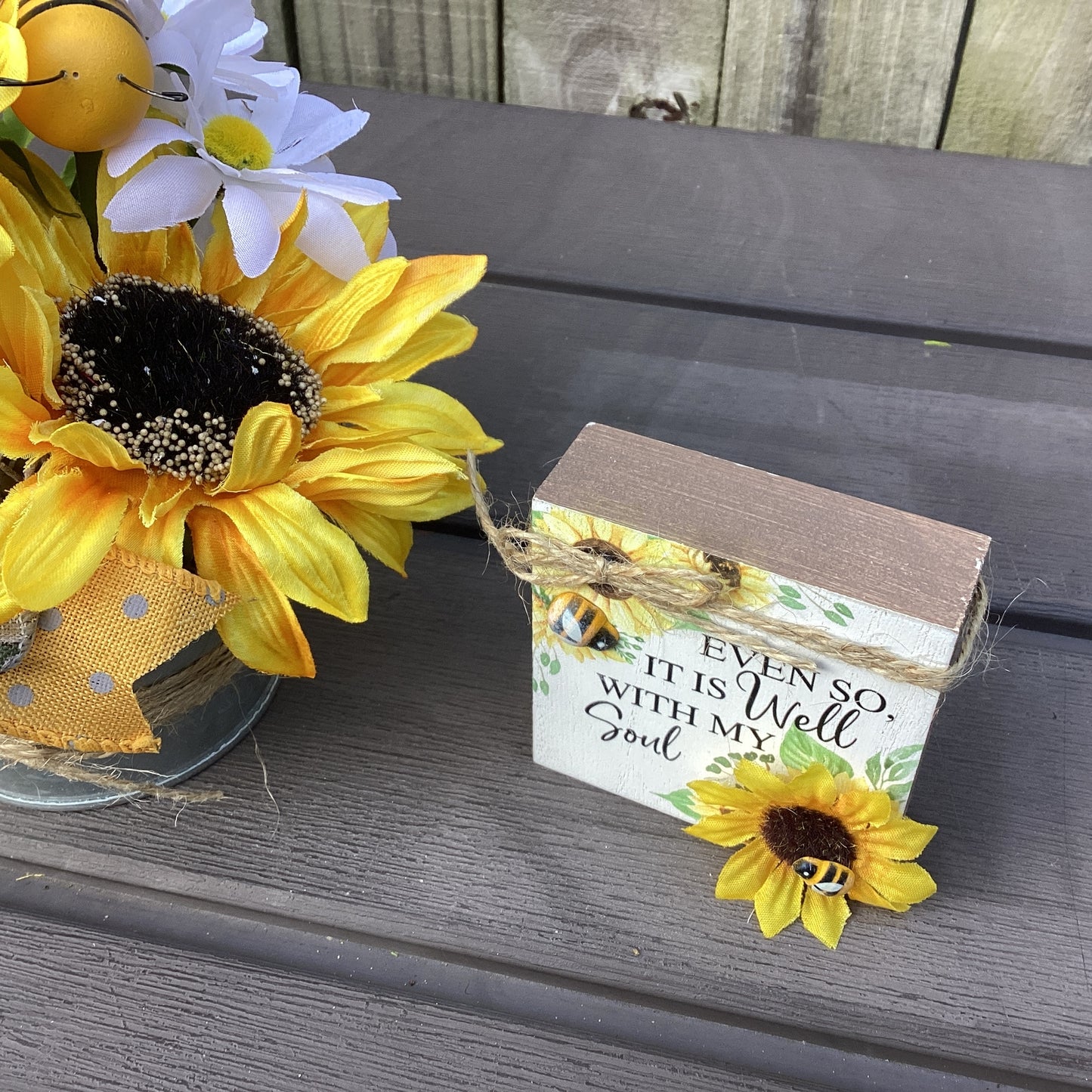 AGD  Summer Decor - Sunflower Bee Theme Galvanized Tub Display