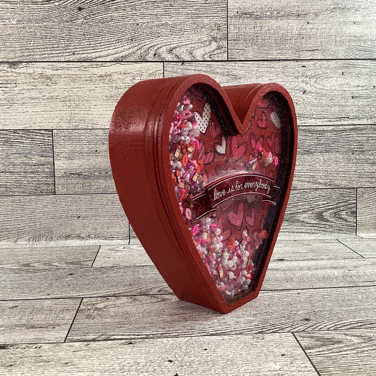 AGD  Valentines Decor - Heart Shaped Love Chunky Wood Shaker