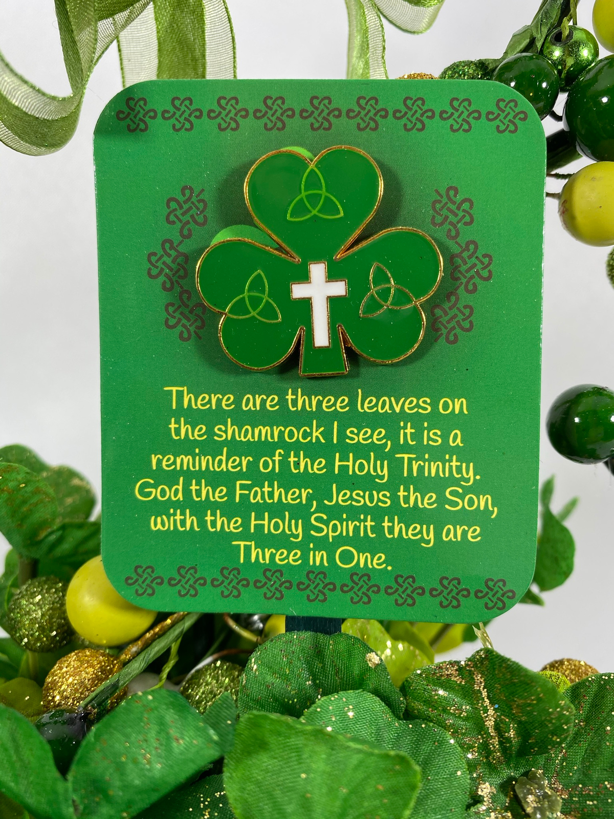 AGD Saint Patrick's Decor – Twig Shamrock Cross Floral Display