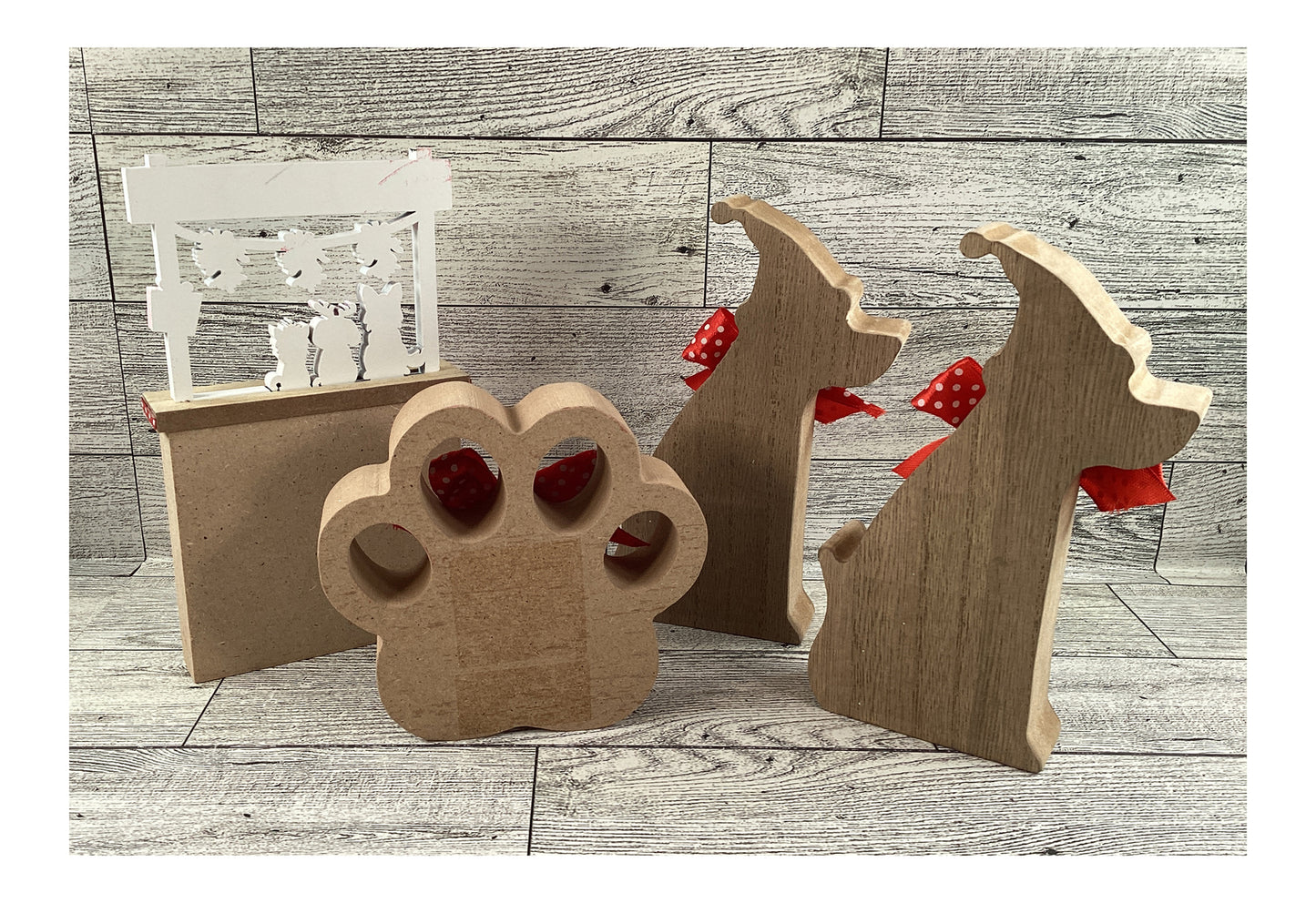 AGD Christmas Decor - Dog Santa Paw Mistletoe Booth Tier Tray 4pc Set