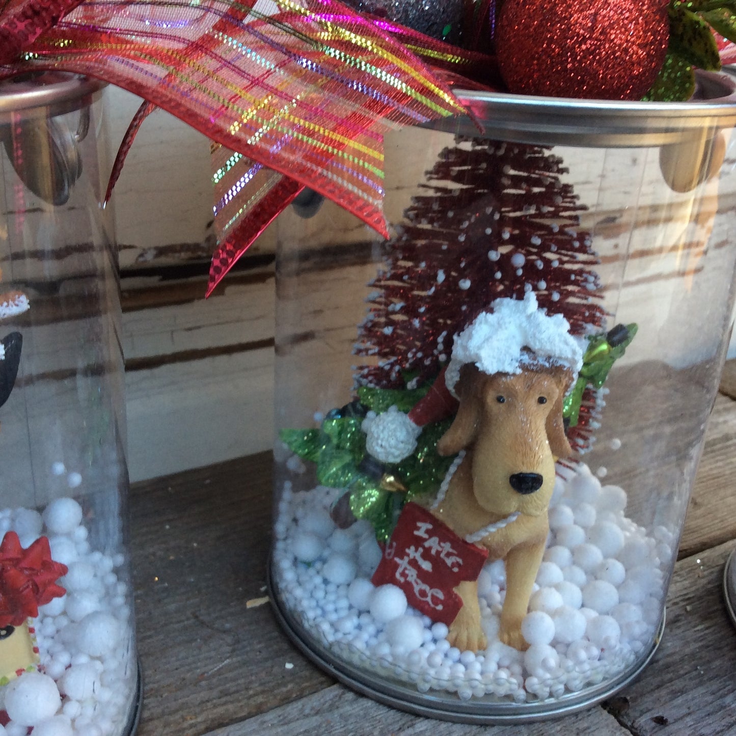 AGD Christmas Decor – Resin Naughty Puppy Dog Dome Pail Display 4pc