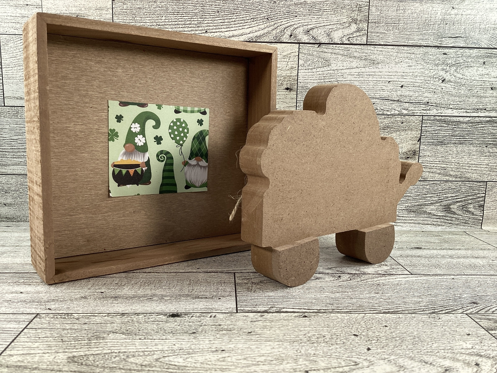 AGD St Patrick's Decor - Lucky Irish Gnome Chunky Wagon Inset Sign 2pc Set