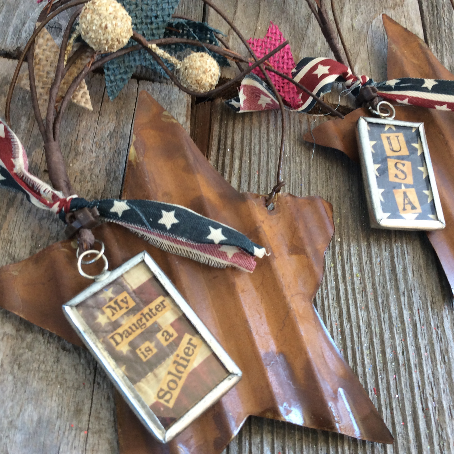 AGD Patriotic Decor - Daughter Soldier Rusty Star Ornament 2pc.