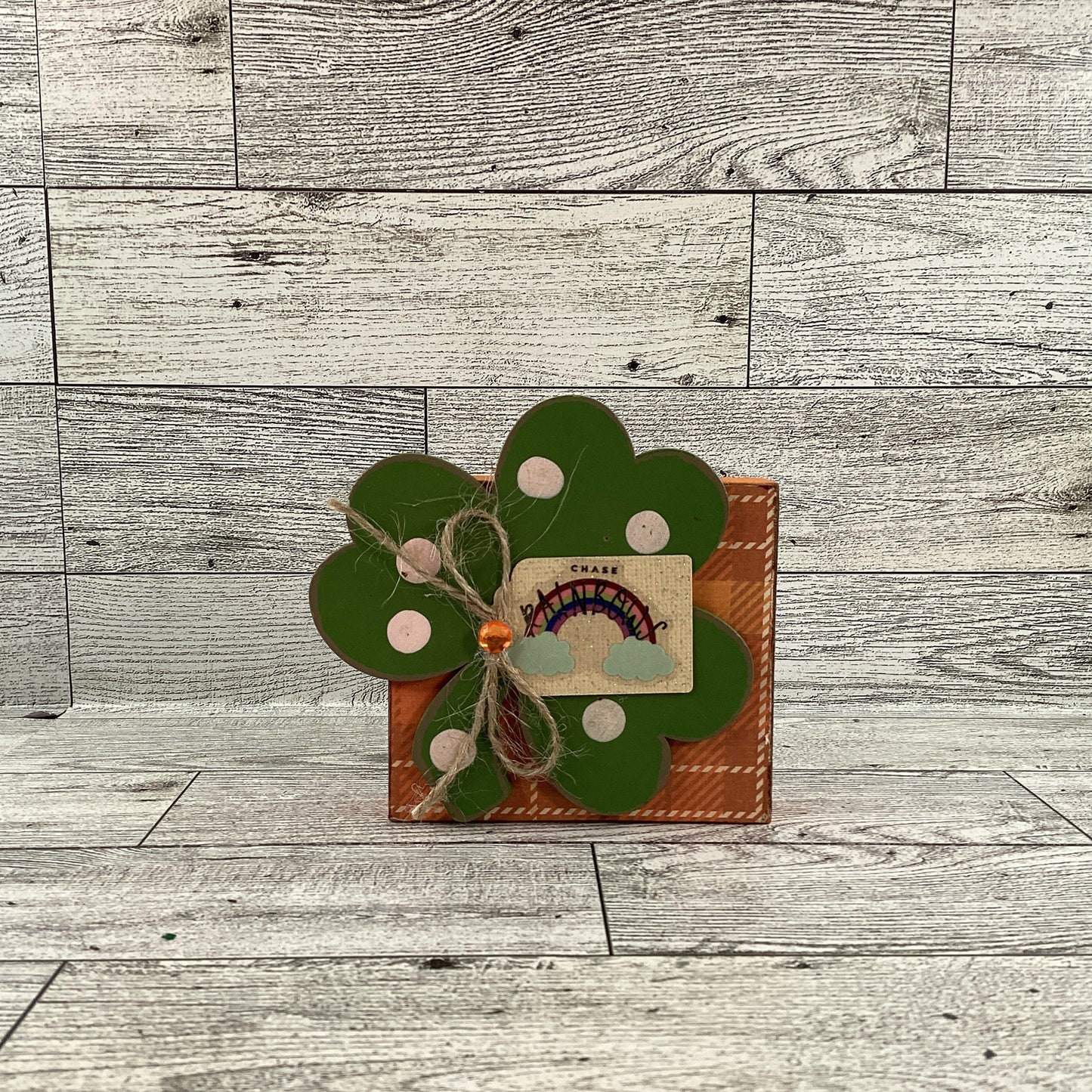 AGD St Patrick's Decor - Chunky Horseshoe Chase Rainbows Sign 2pc Set