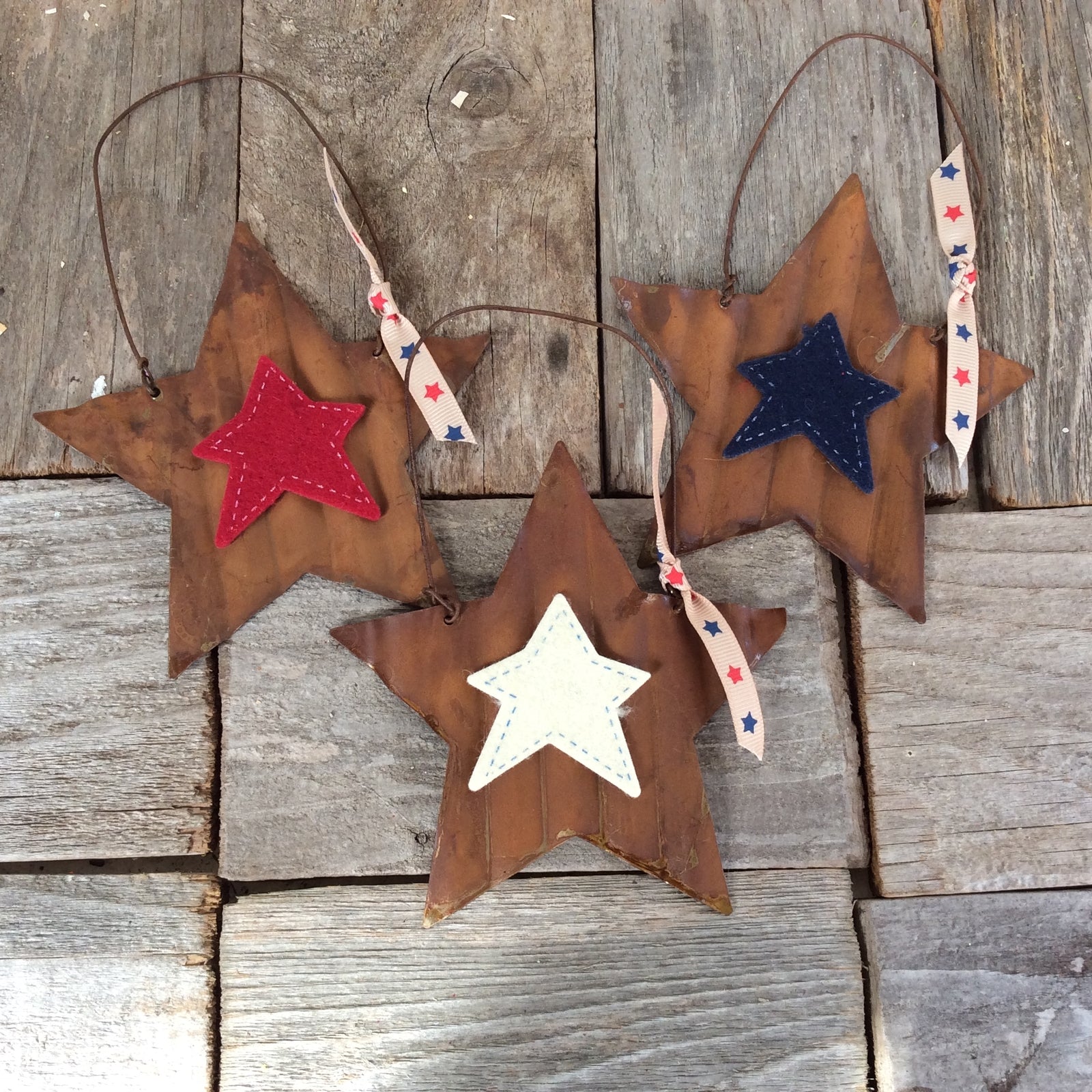 AGD Patriotic Decor - Rusty Tin and Felt Star Ornaments 3pc