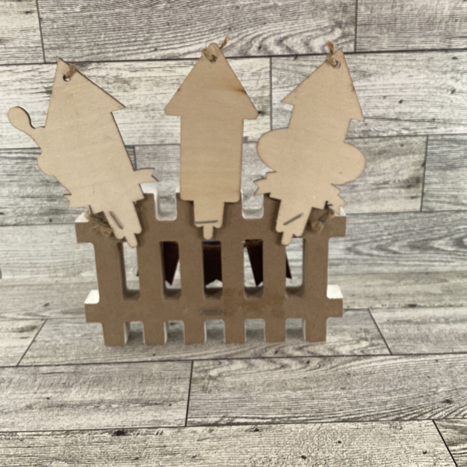 AGD Patriotic Decor - Chunky Wood USA Fireworks Fence Sitter