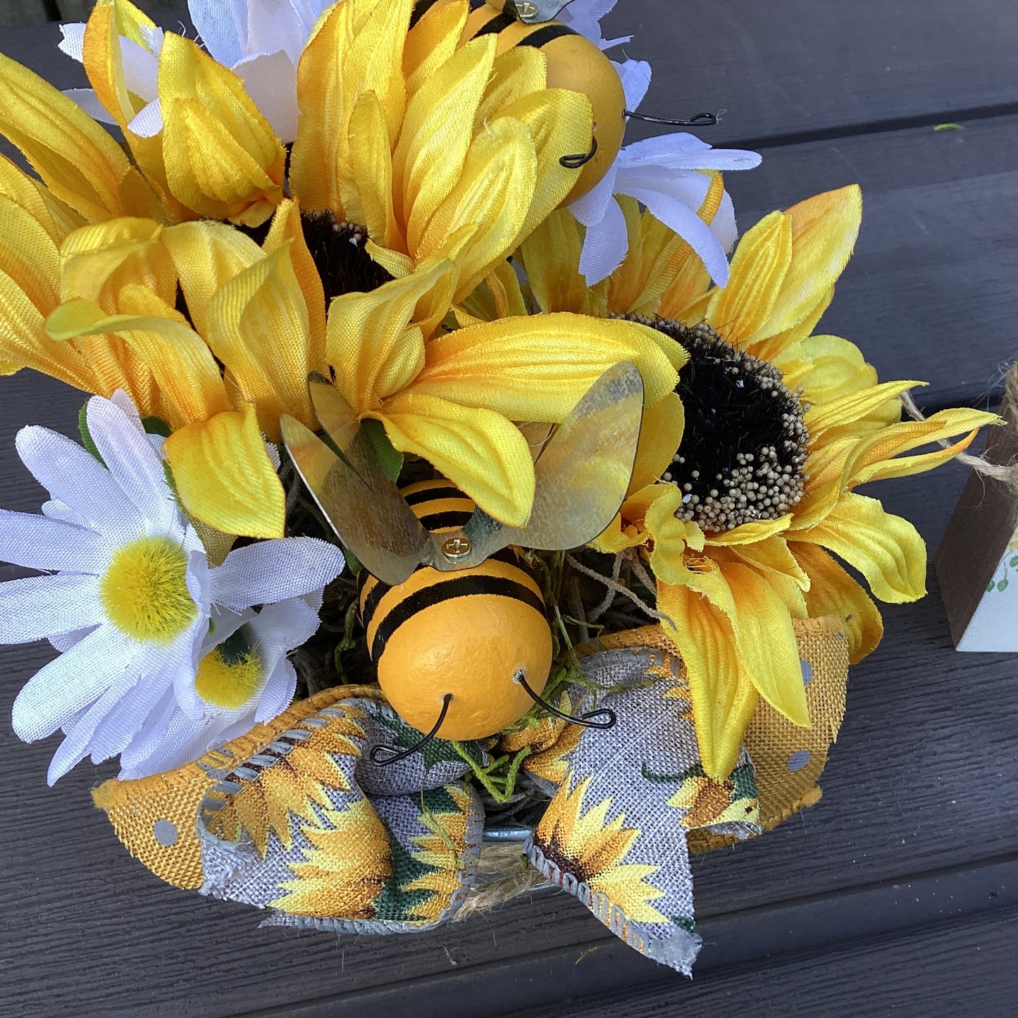AGD  Summer Decor - Sunflower Bee Theme Galvanized Tub Display