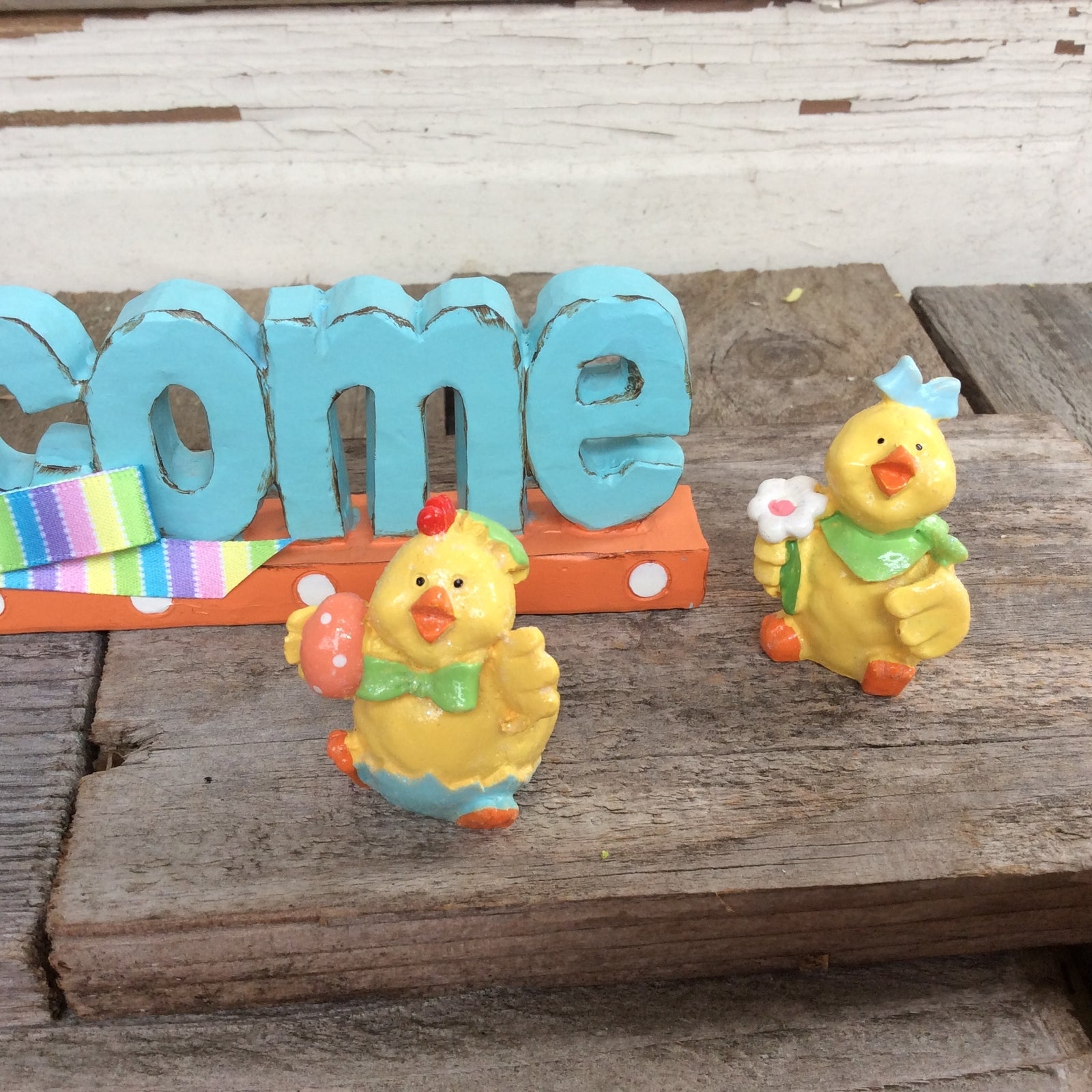 AGD Easter Decor - Welcome Sign with Miniature Chicks