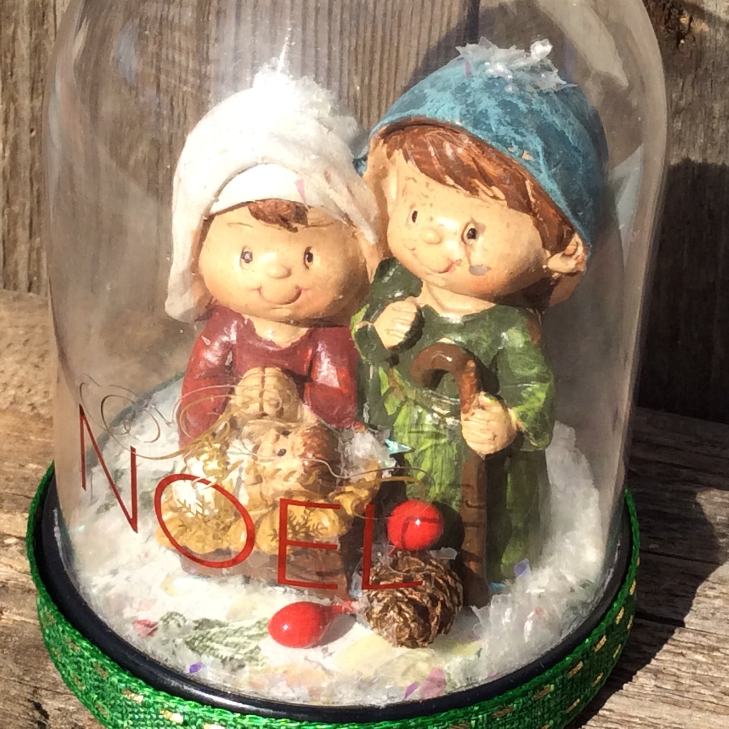 AGD Christmas Decor - Dome Nativity Family Joyous Noel