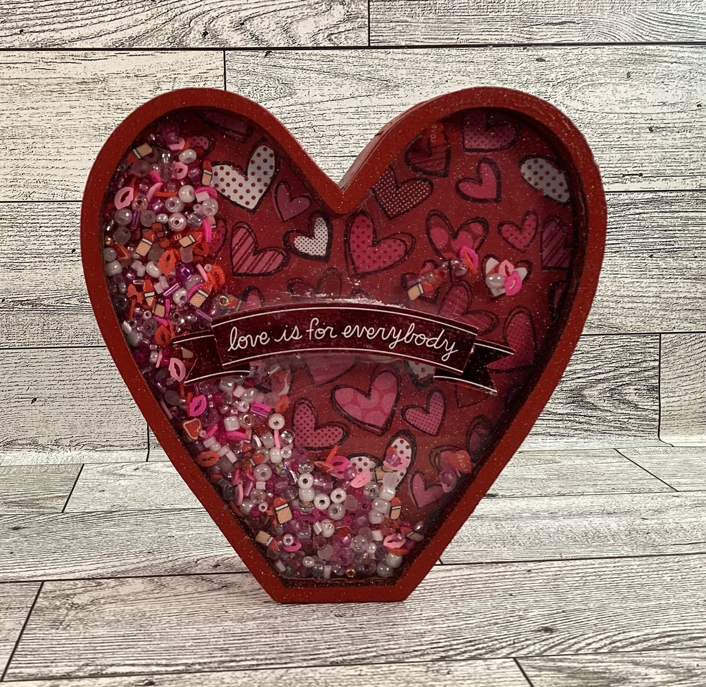 AGD  Valentines Decor - Heart Shaped Love Chunky Wood Shaker