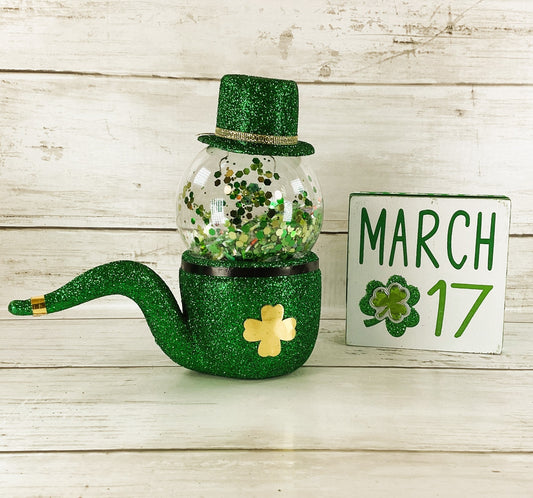 AGD St Patricks Decor - Irish Leprechaun Pipe Shaker & Sign 2pc Set