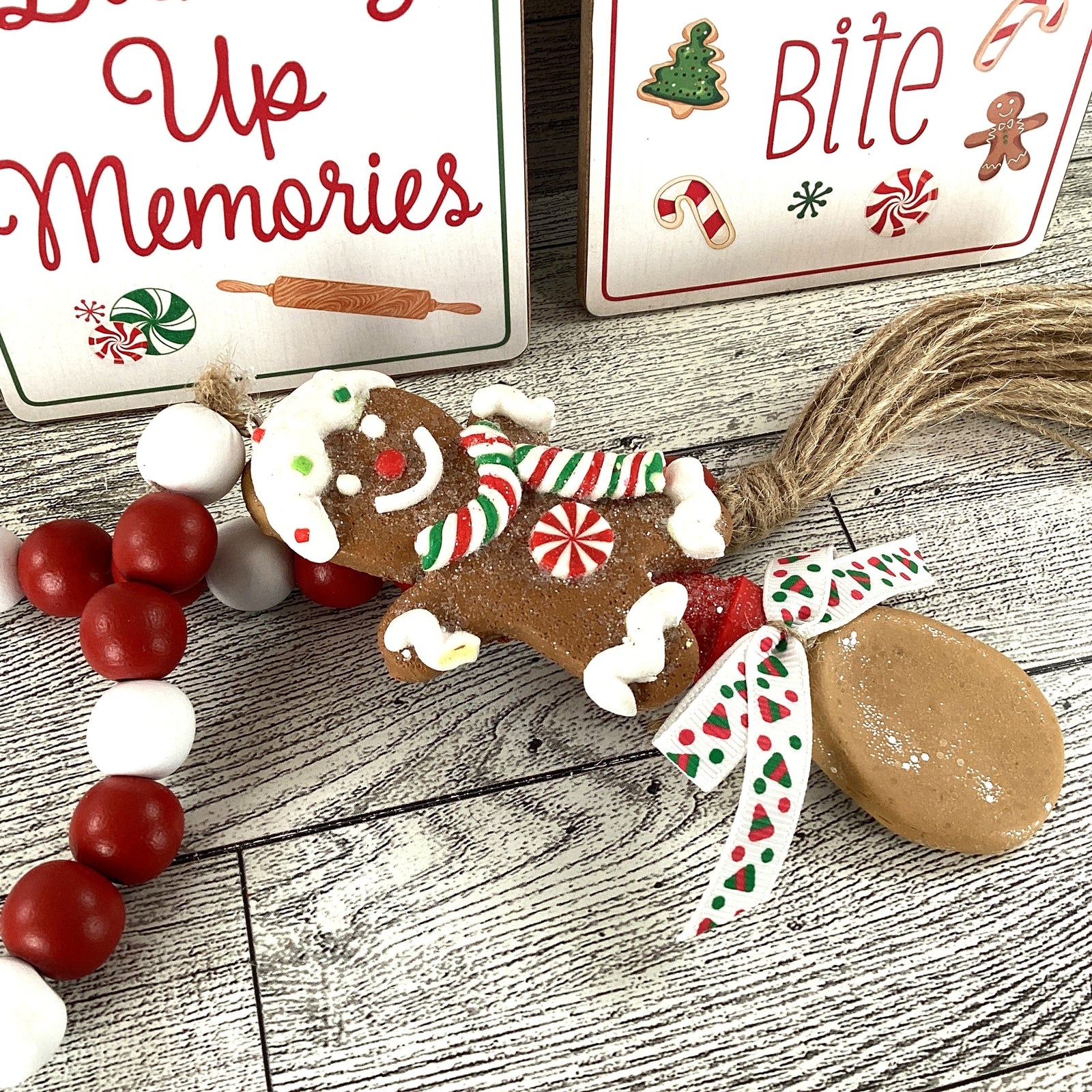AGD Christmas Decor - Gingerbread Cutting Board Garland 4pc Set