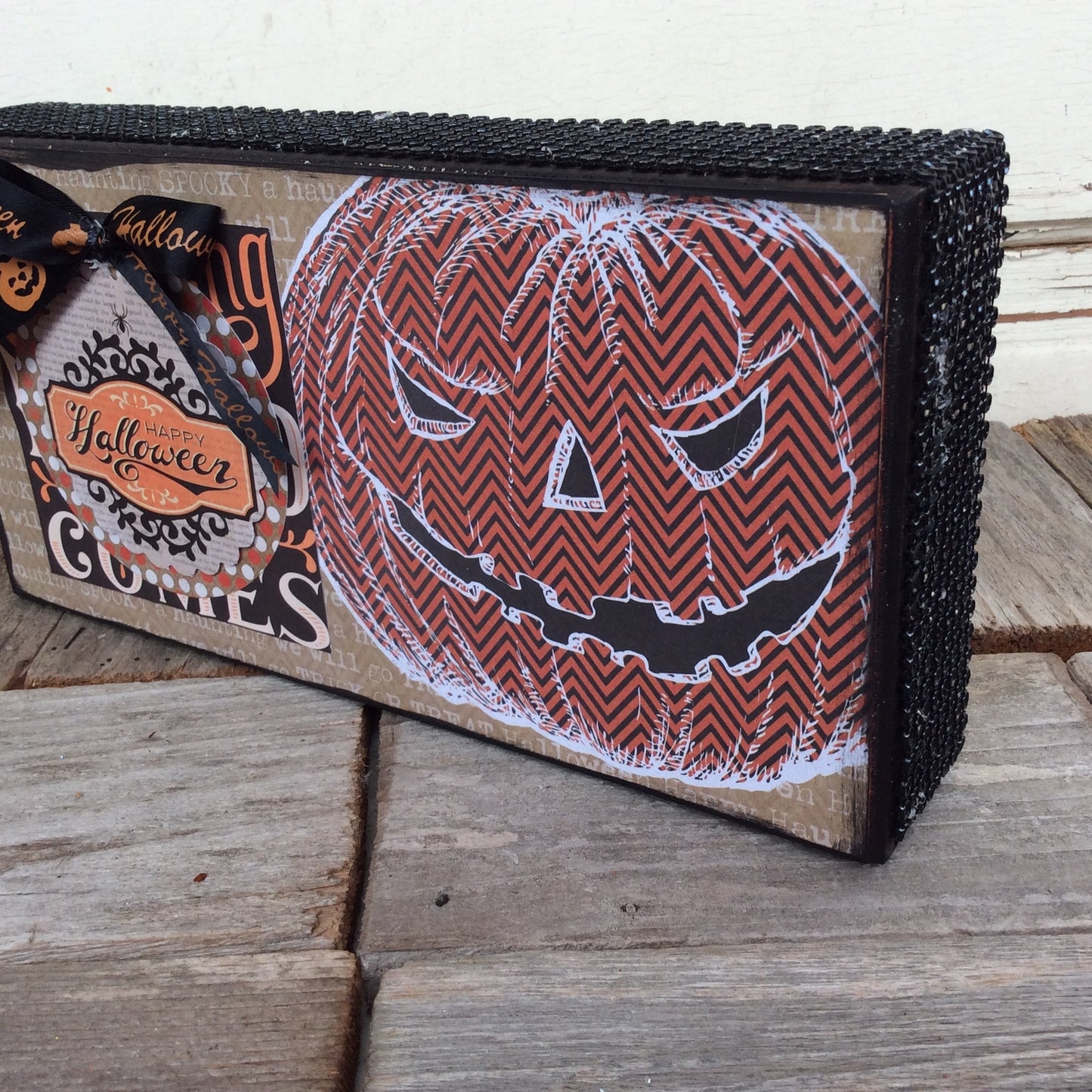 AGD Halloween Decor - Happy Halloween Prim Box Sign
