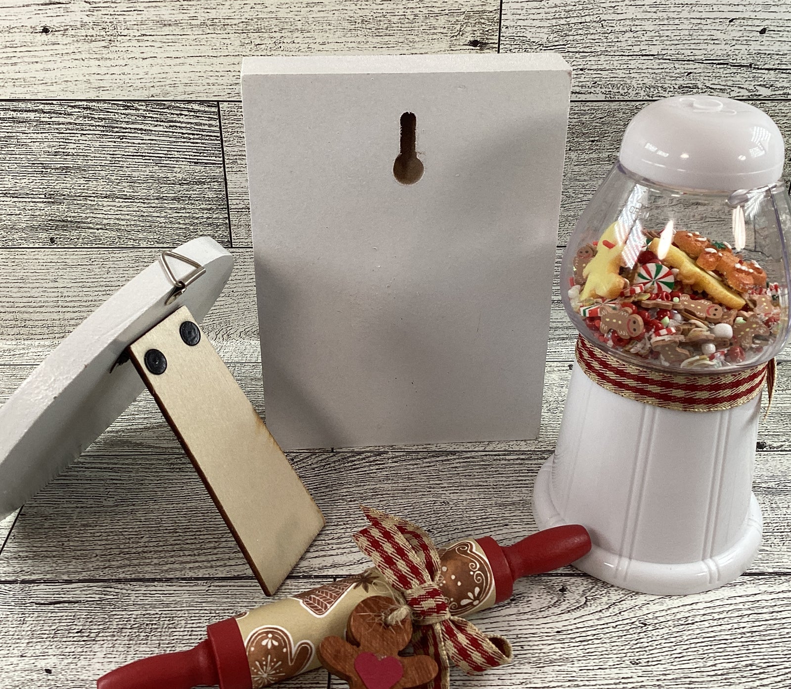 AGD Christmas Decor - Easel Sign Gingerbread Gumball Rolling Pin Tier Tray 4pc