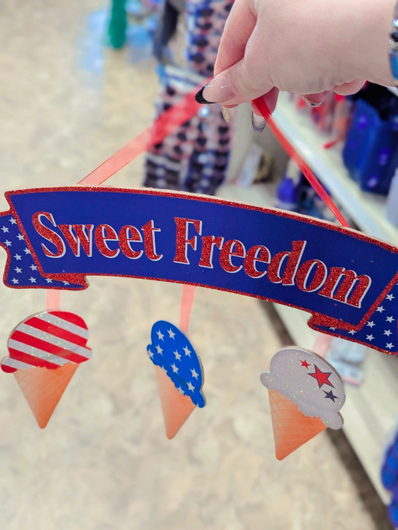 DT Patriotic Decor - Sweet Freedom Ice Cream Wall Wreath Sign 13-inch