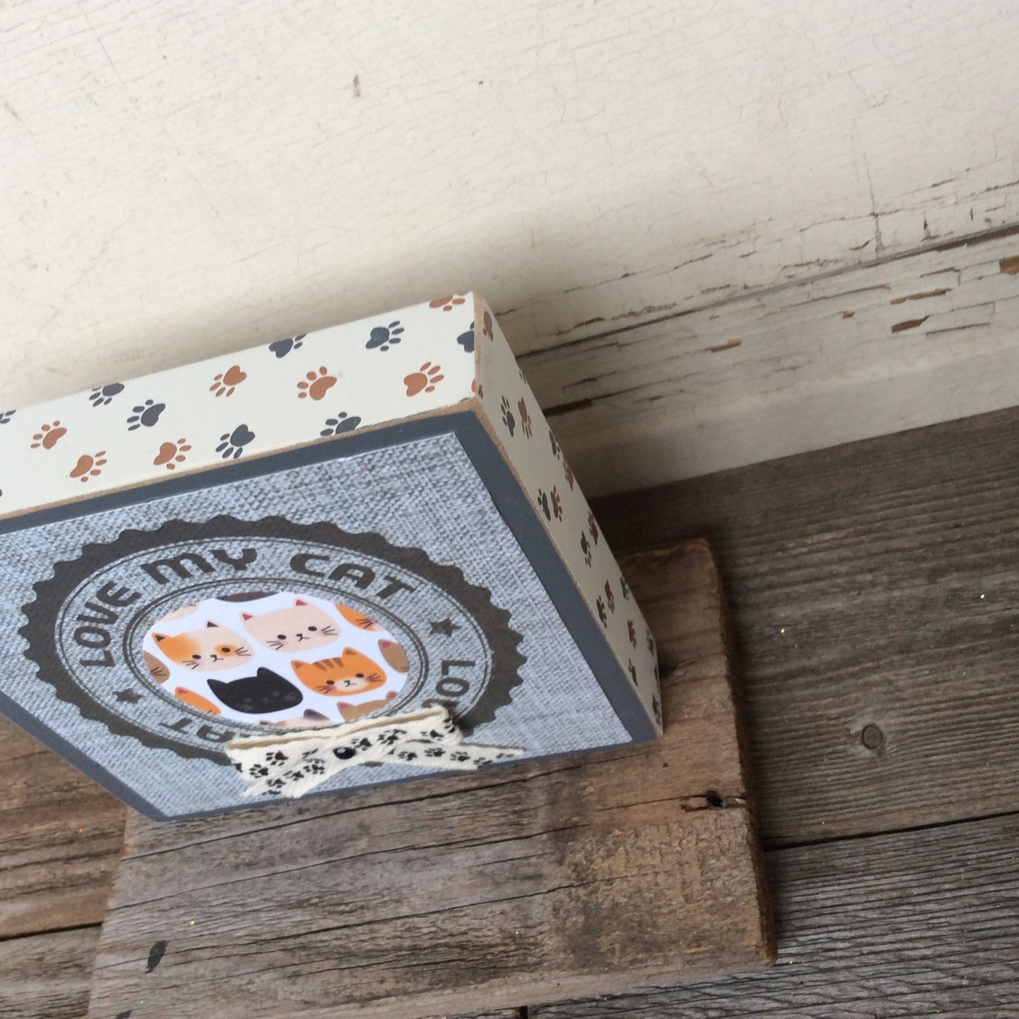 AGD Pet Gift - Love My Cat Chunky Wood Sitter