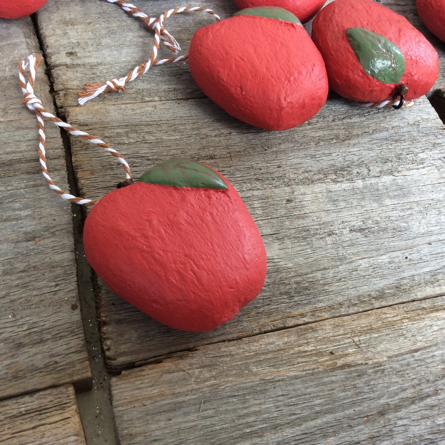 AGD Patriotic Decor - Farm House Prim Americana Apple Ornaments 12pc Set