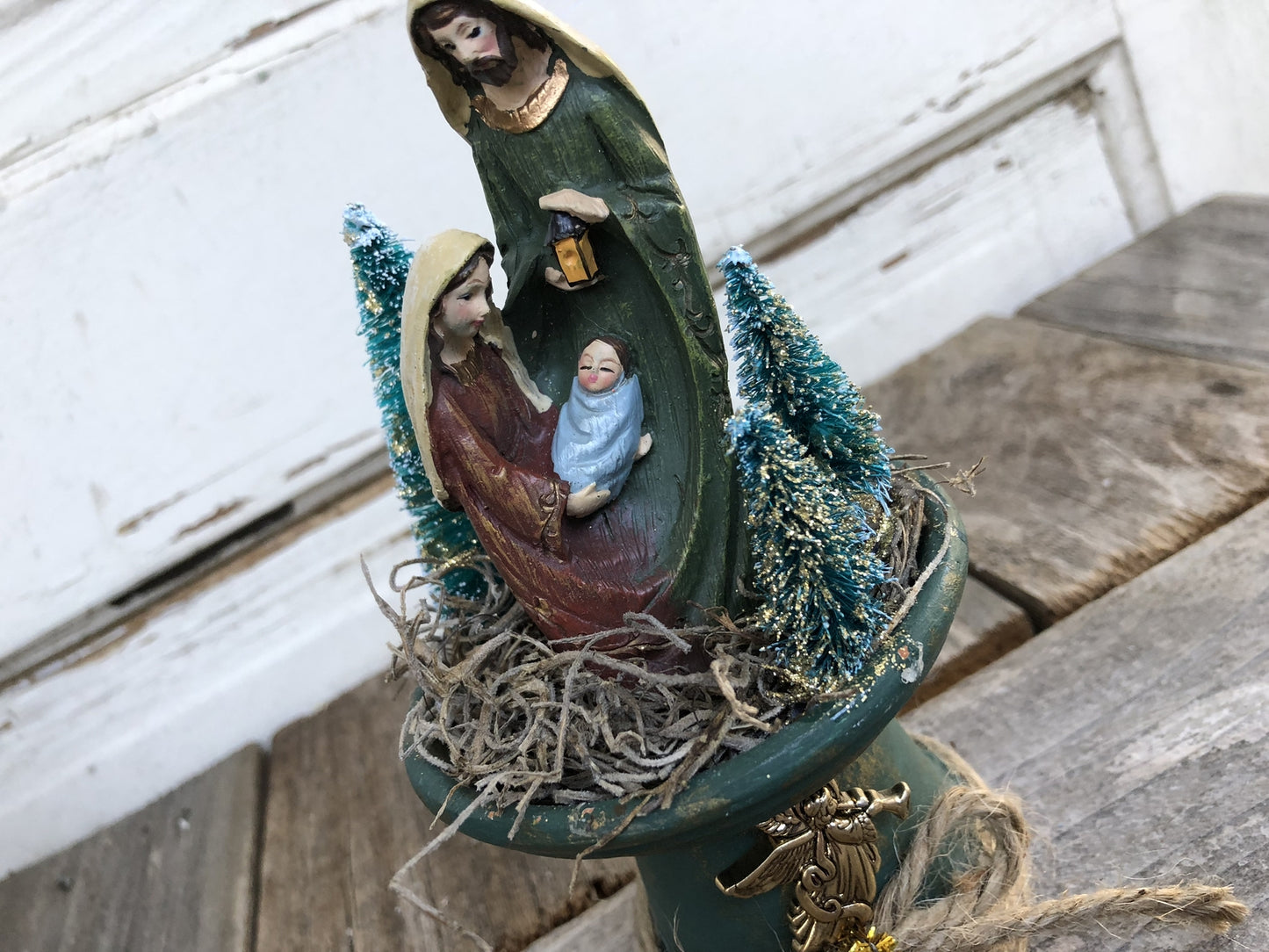 AGD Christmas Decor – Prim Miniature Nativity Tin Display