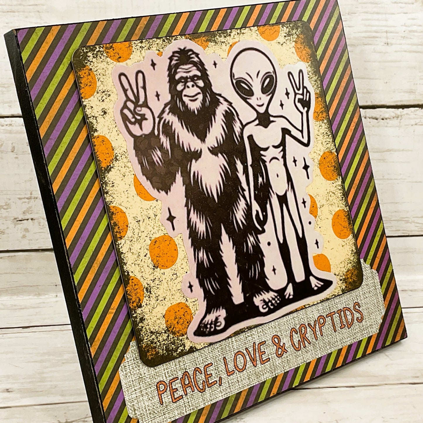 AGD  Bigfoot Decor - Peace Love Cryptids Alien Easel-back Sign
