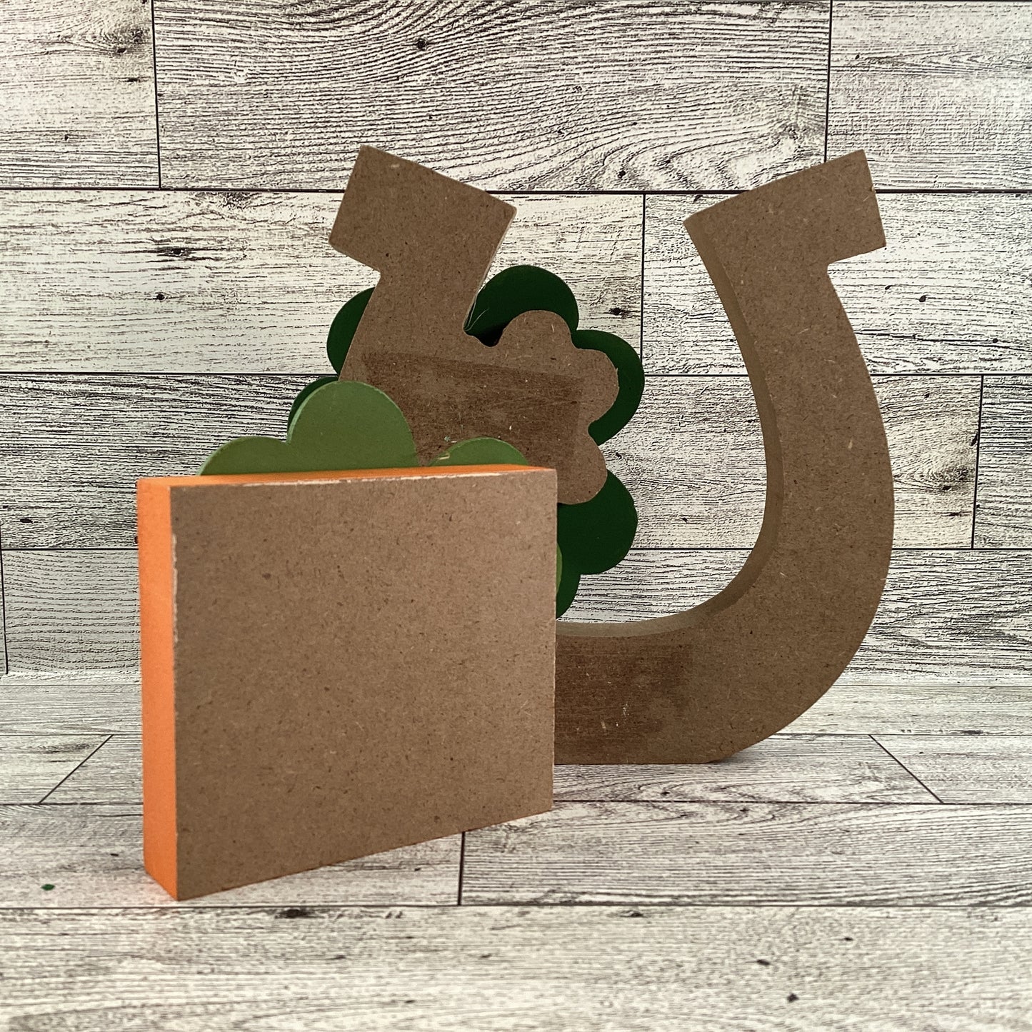 AGD St Patrick's Decor - Chunky Horseshoe Chase Rainbows Sign 2pc Set