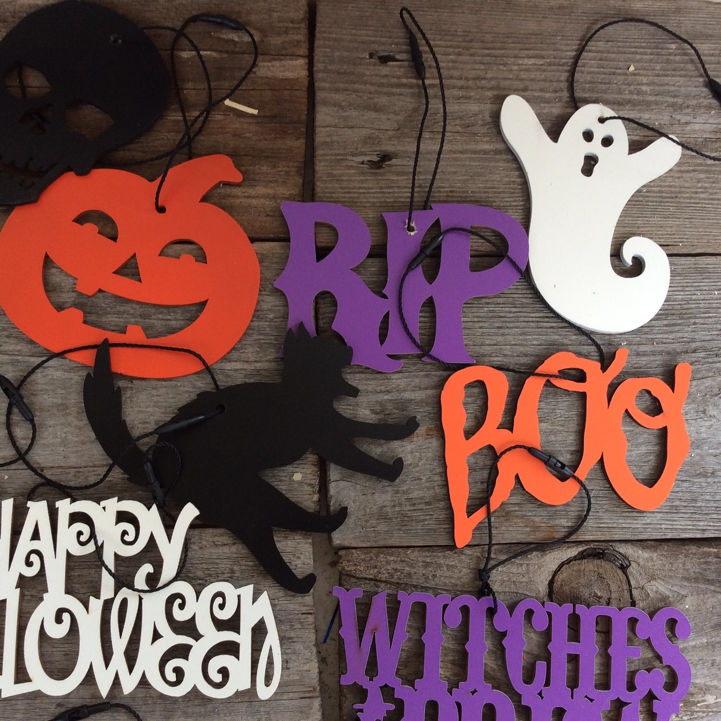 AGD Halloween Decor - Wood Icon & Words Die Cut Ornaments 15pc Set