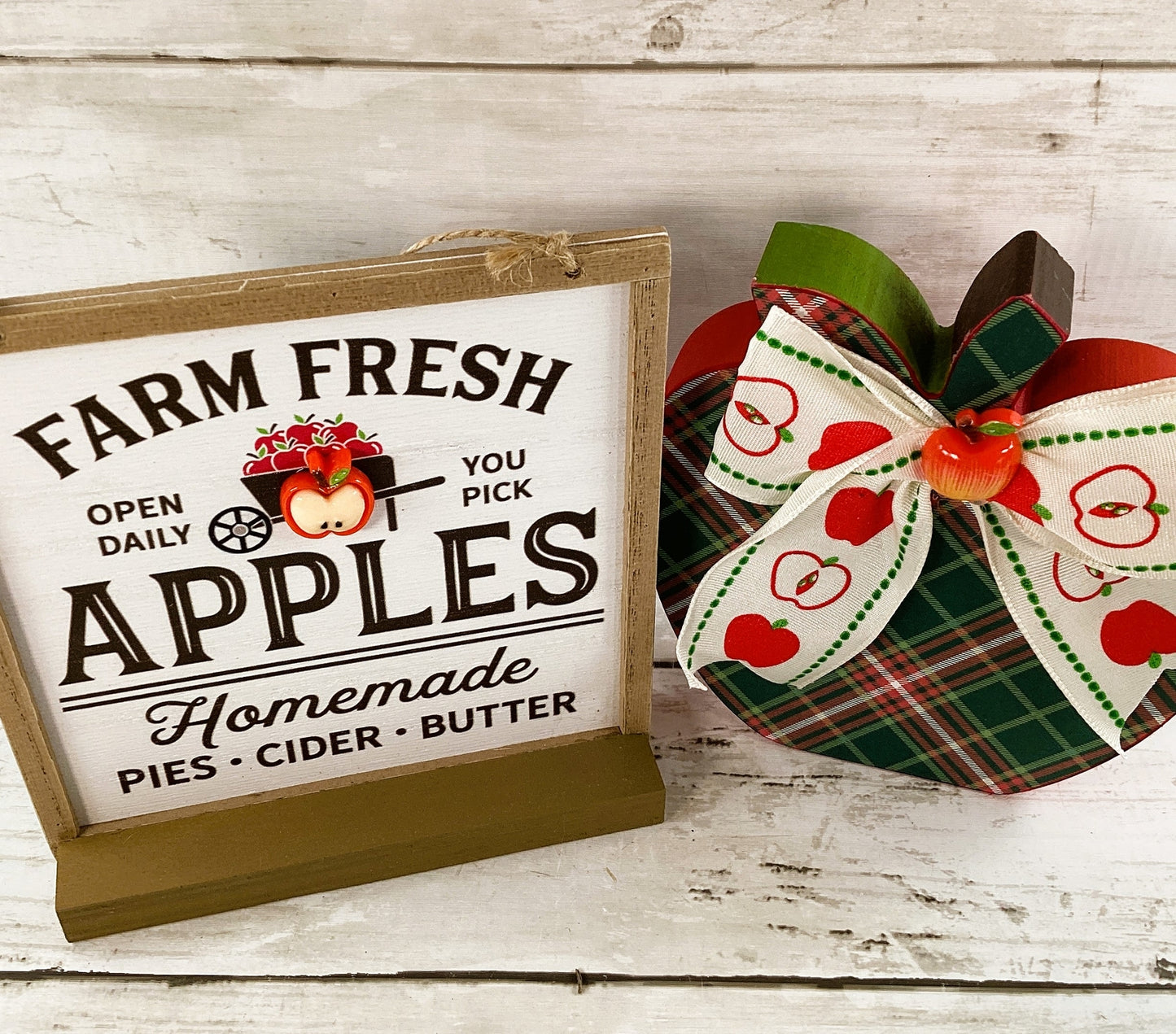 AGD Fall Decor -  Chunky Plaid Wood Apple Farm Market Sign 2pc Set