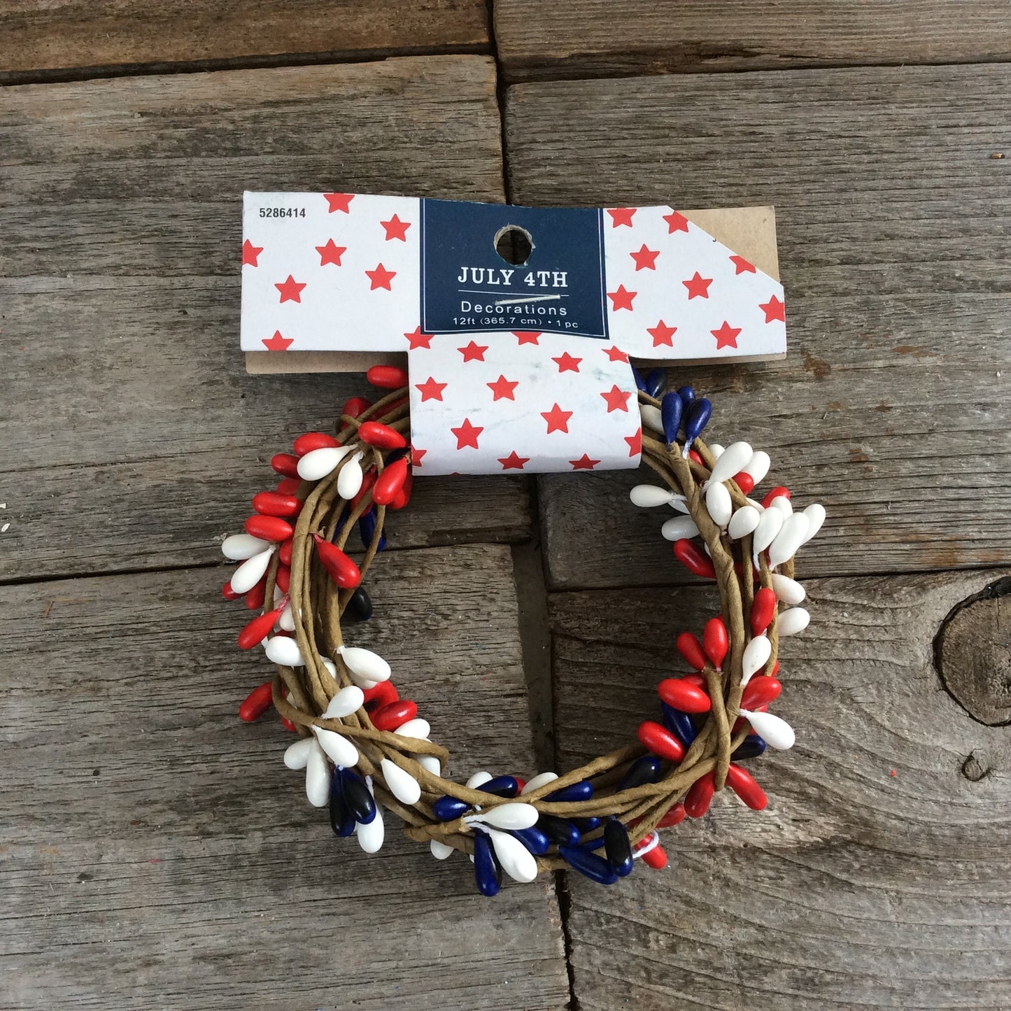 HL Patriotic Decor - Bright Red White Blue Pipberry Trim Strand 12ft