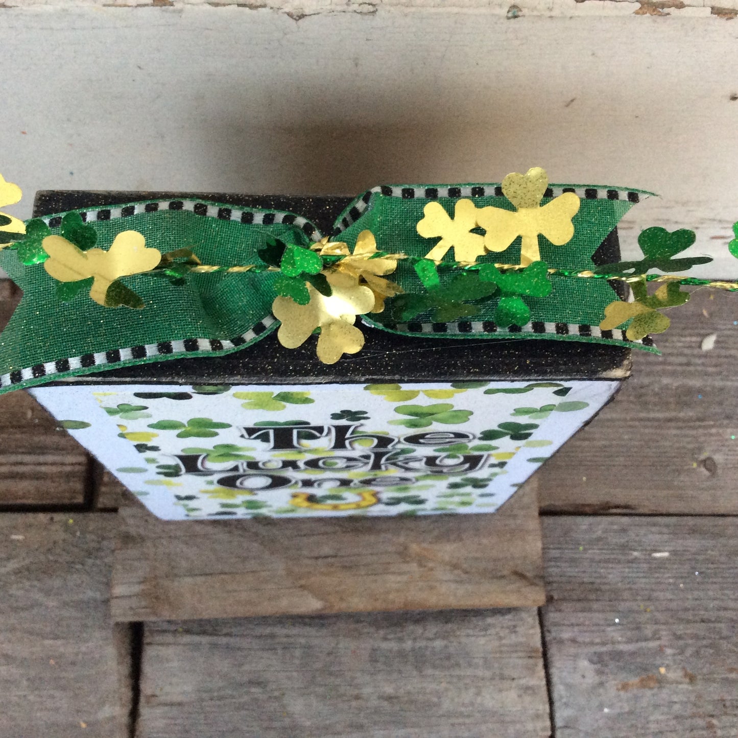 AGD Saint Patrick's Decor – Lucky One Horseshoe Box Sign