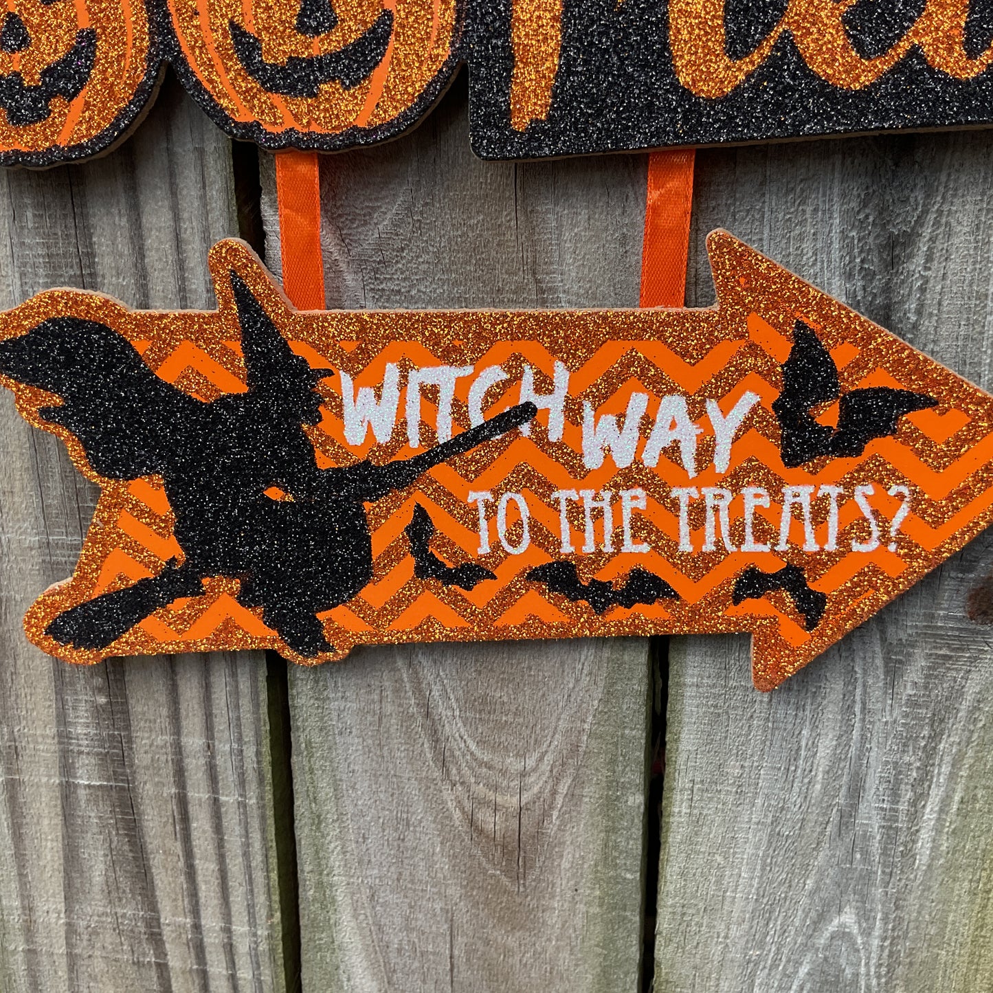 DT Halloween Decor - Beware Black Owl Glitter Chipboard Sign