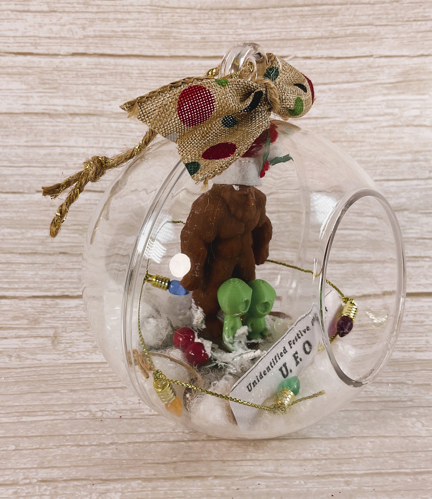 AGSD Christmas Decor - Green Alien Bigfoot Crypids Open Ornament Display