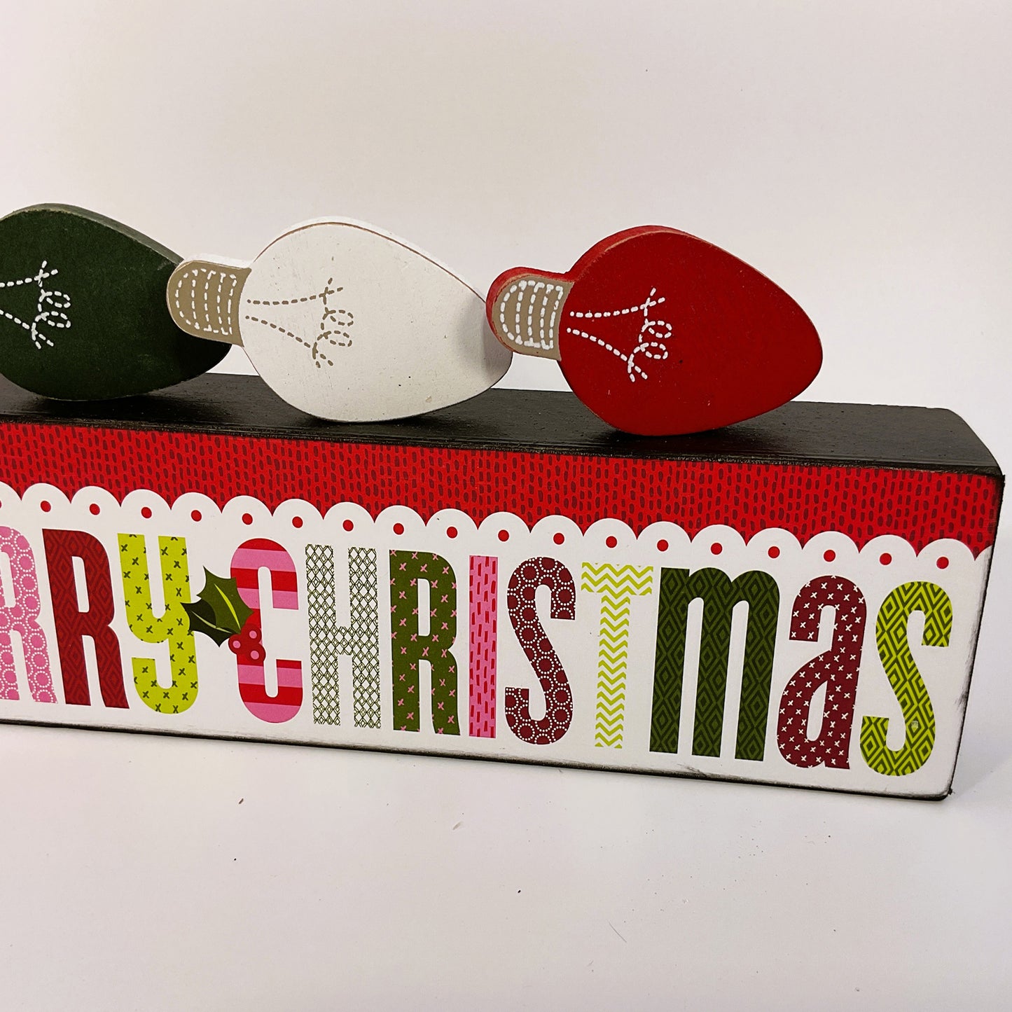 AGSD Christmas Decor - Retro Merry Sign & Chunky Wood Light Bulb Charms