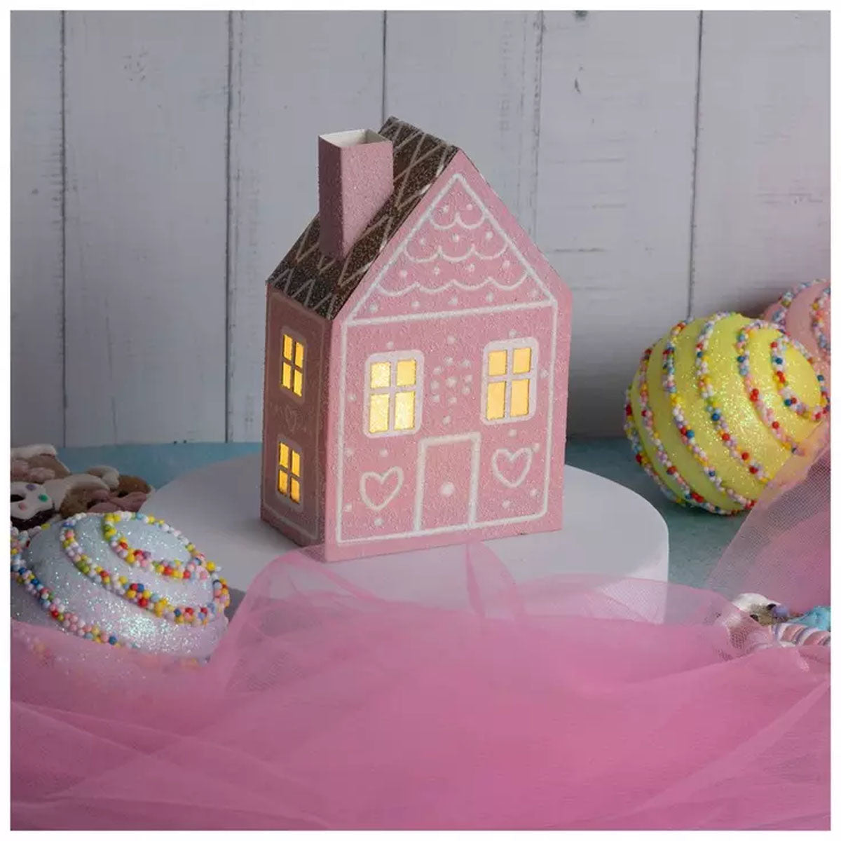 HL Christmas Decor - Paper Mache Light-Up Gingerbread House