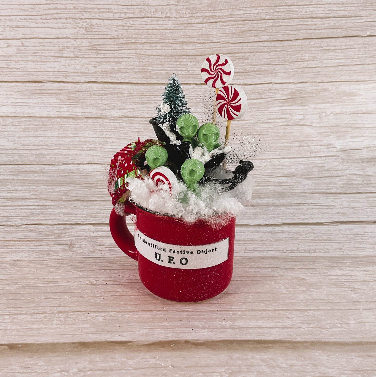 AGSD Christmas Decor - Micro Green UFO Aliens in Sled Sleigh Mini Mug Display