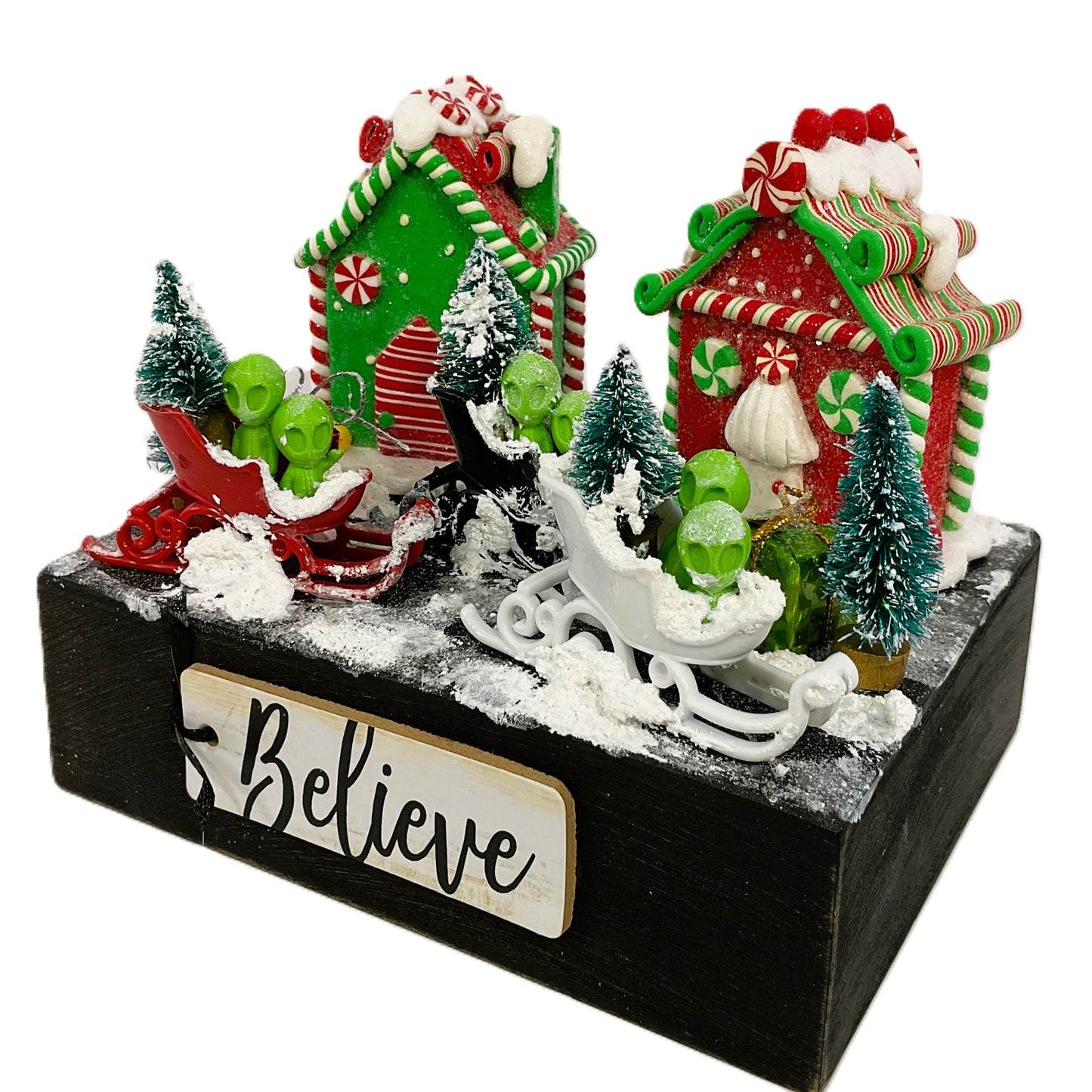 AGSD Christmas Decor - Gingerbread House Alien UFO Festive Sled Display